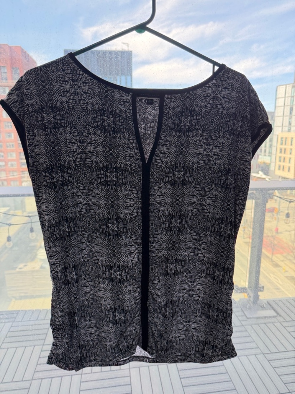 Black & White Patterned Women's Short Sleeve Blouse - Brand Unknown